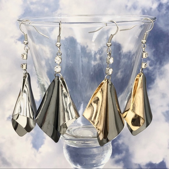 🍀 Folded Drape Abstract Dangle Earrings - Picture 1 of 3
